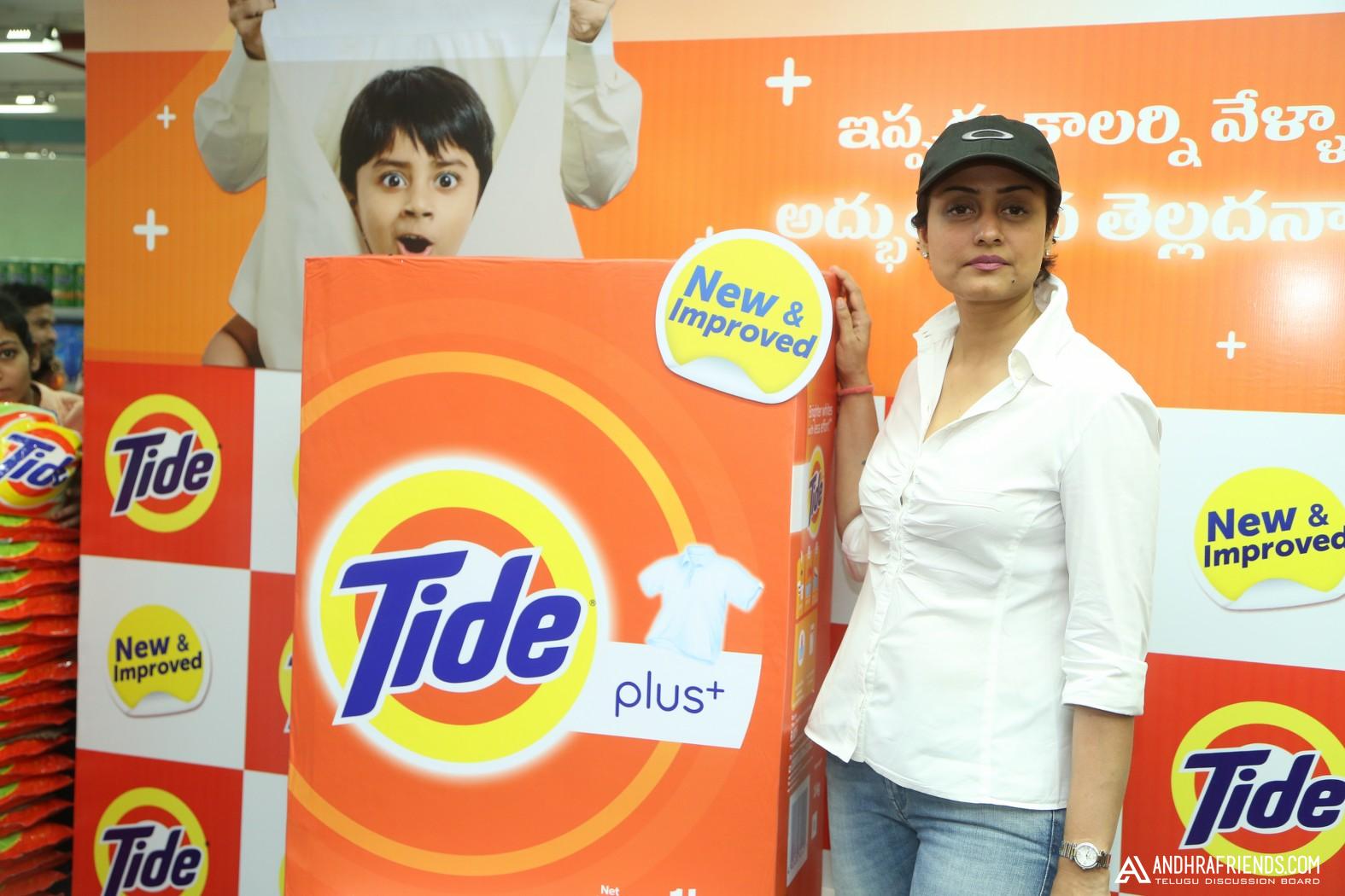 Namrata Shirodkar launches The new Tide plus at Big Bazaar
