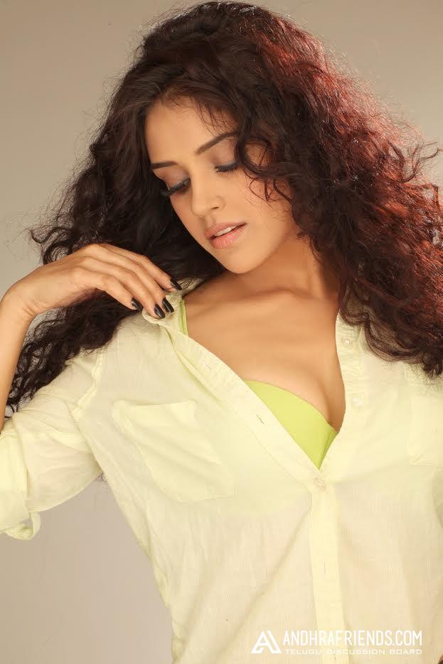 South Indian Actress Piaa Bajpai New Photos