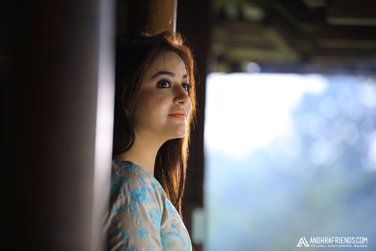 Malayalam Actress Ragini Nandwani New Photos