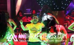 Rajpal Yadav at on location event of film 'Hume Toh Loot Liya' title track was held recently at RDL Studio, Naigaon.4.JPG