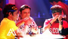 Rajpal Yadav, Manoj Joshi & Sanjay Mishra at on location event of film 'Hume Toh Loot Liya' title track was held recently at RDL Studio, Naigaon.1.JPG