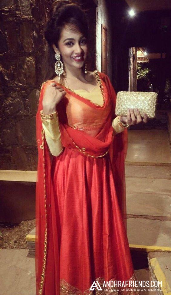 Telugu Actress Tejaswi Madivada New Hot Photos