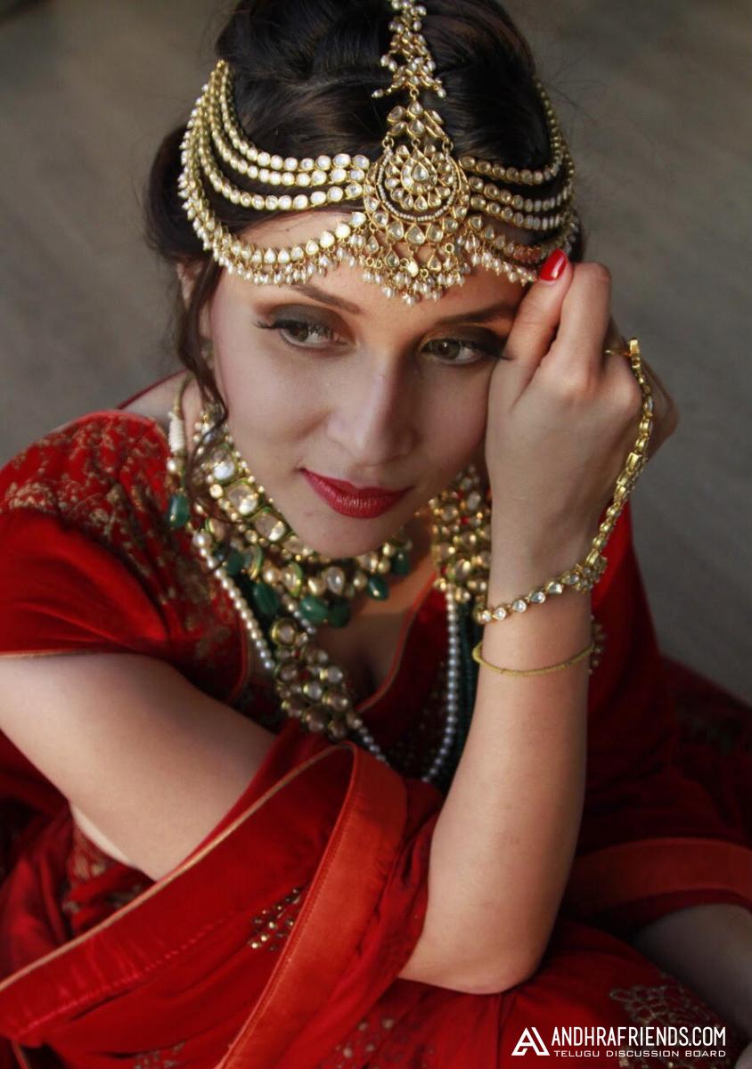 Actress Mannara Chopra Stills