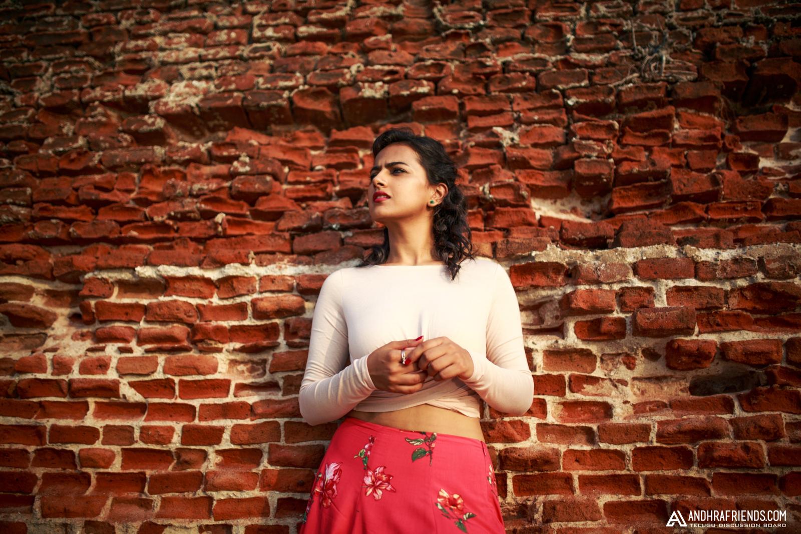 Actress Shraddha Srinath Photoshoot Pics