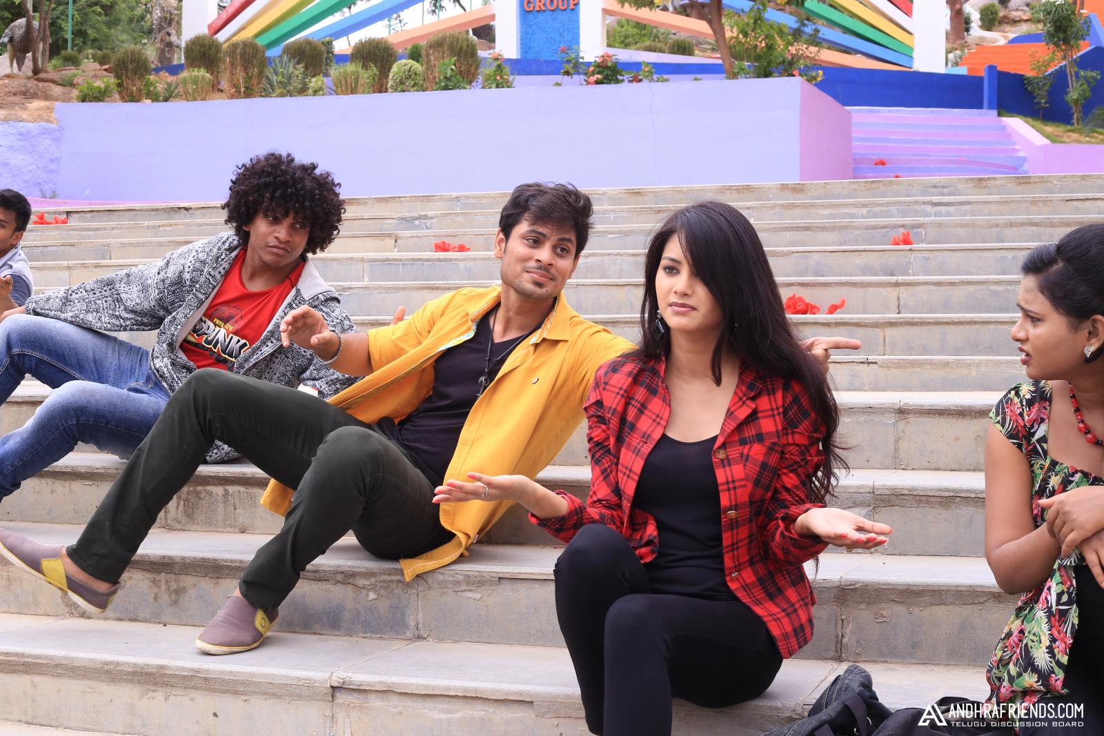 I pilla Neevala movie latest stills