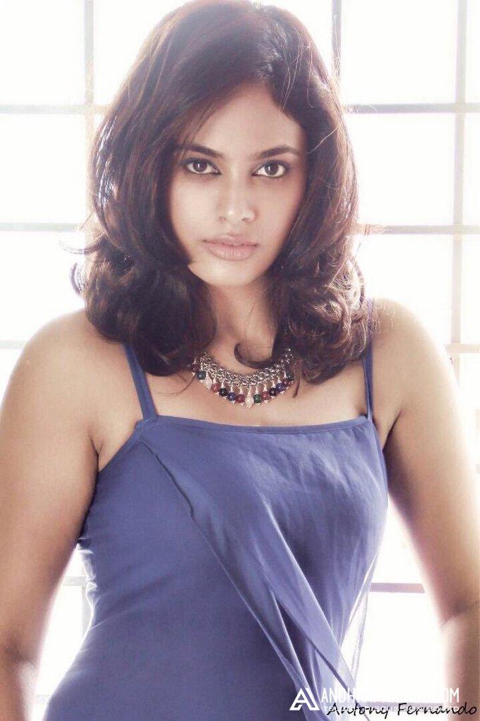 Nandita-Swetha-Latest-Hot-Photos-Ekkadiki-Pothavu-Chinnavada