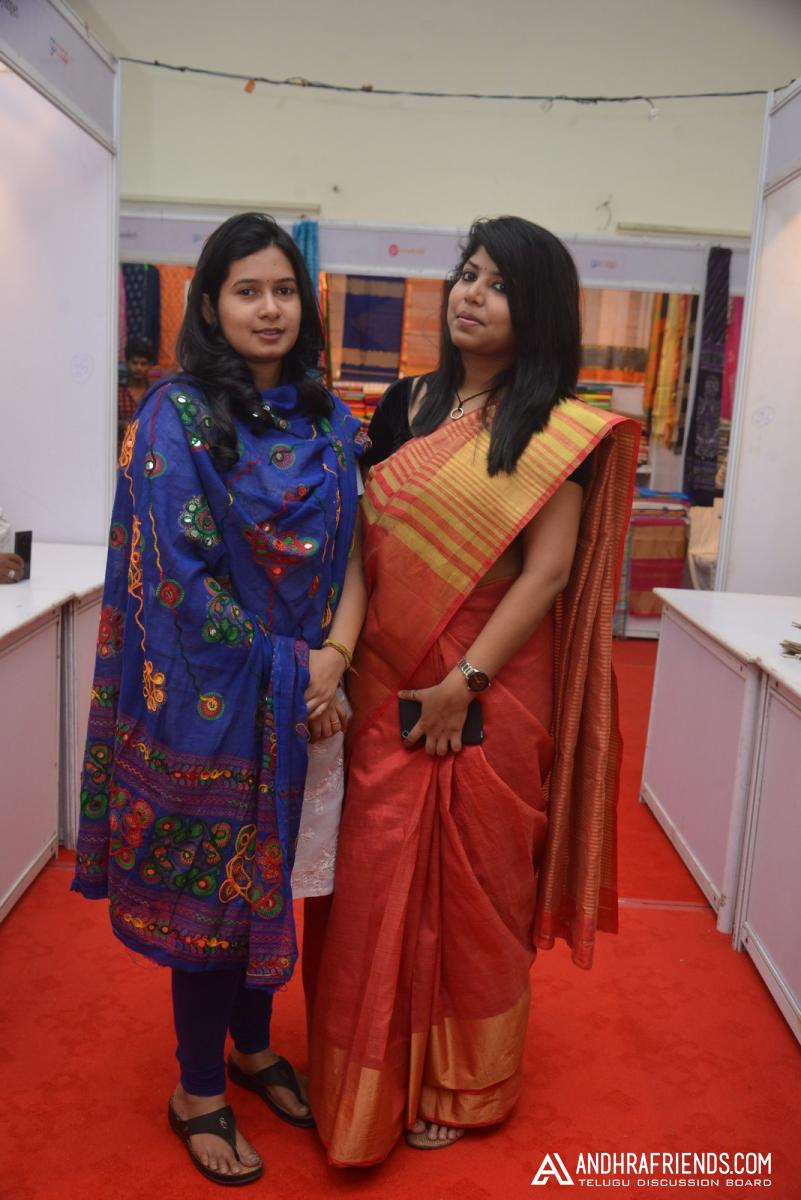 Amala launches Go Swadeshi Expo