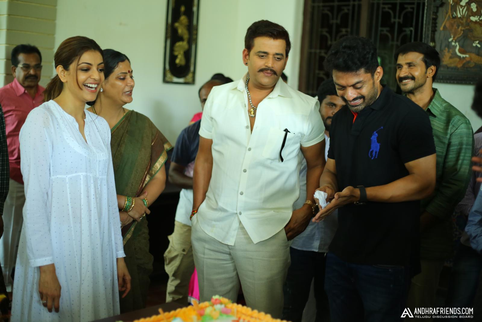 Nandamuri Kalyanram Birthday Celebrations on 'MLA' Sets