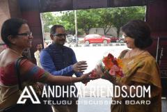 Amala launches Go Swadeshi Expo