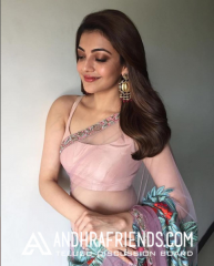 Kajal-hot-saree-Stills.png
