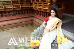 Actress Aavaana Wishing You All Happy Onam Photos (5).JPG
