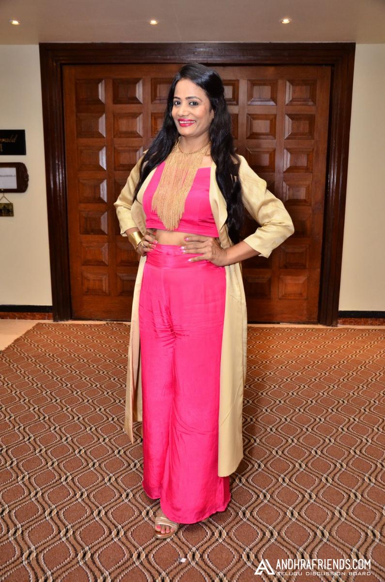 Actors Soni Cheristha and Priyanka Augustin Inaugurtaes Trendz Vivah Expo at Taj Krishna