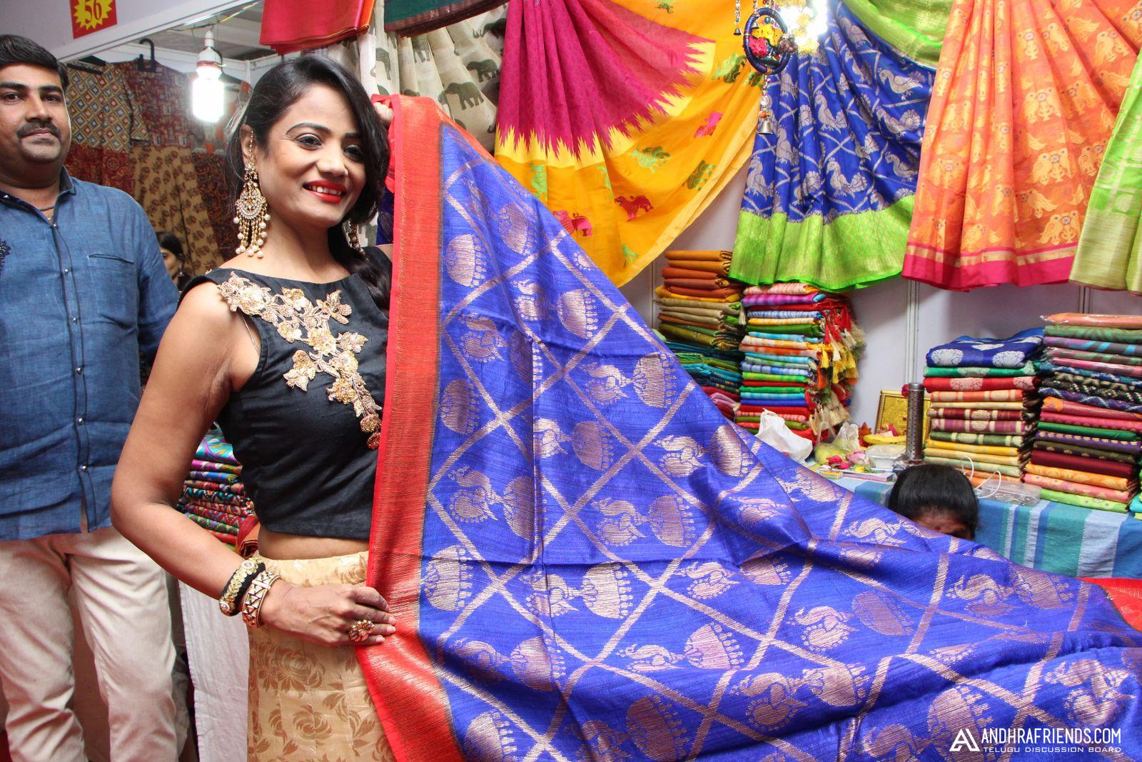 Kala Silk Handloom Expo begans at Himayatnagar Fashion Show added a Glitz and glamour to the occasion