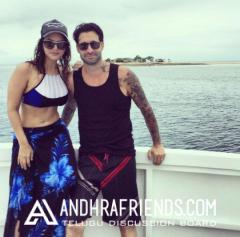Sunny-Leone-romancing-with-Hubby-in-beach-Photos9.jpg