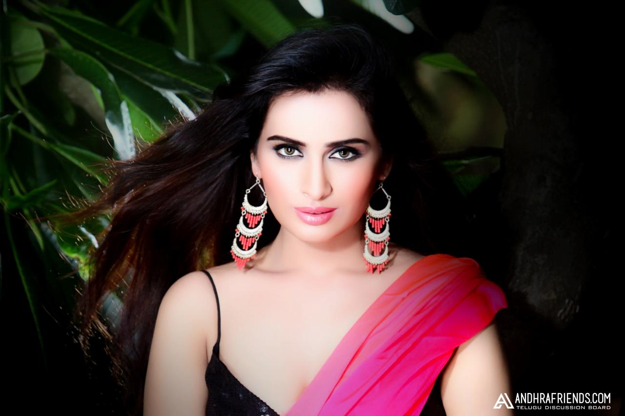 Ananya Thakur Latest Pics