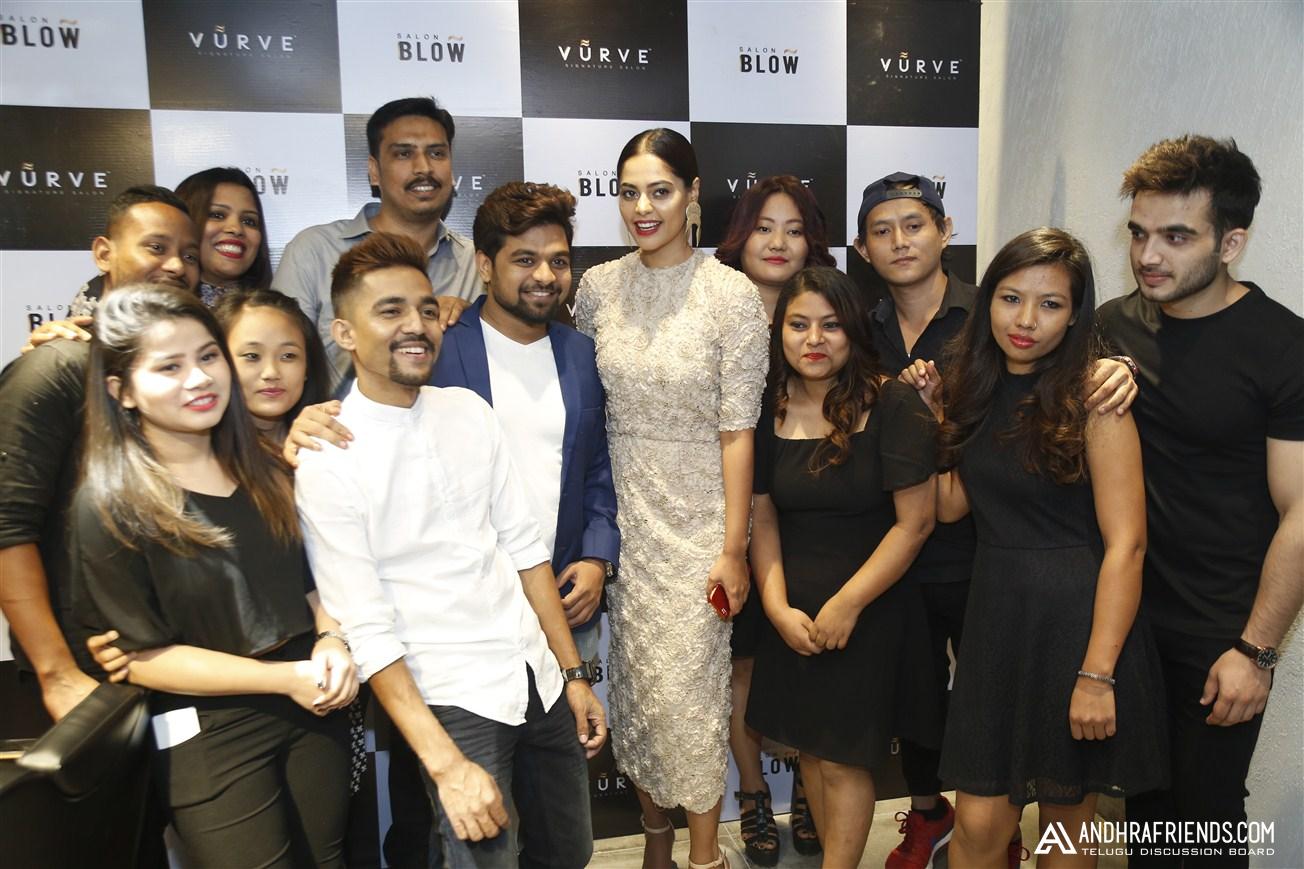 Actress Bindu Madhavi inaugurates Salon Blow at Velachery